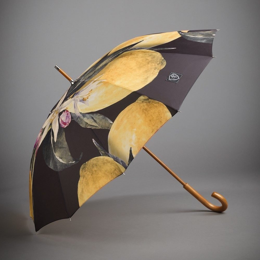 umbrella with wooden shaft and lemon pattern